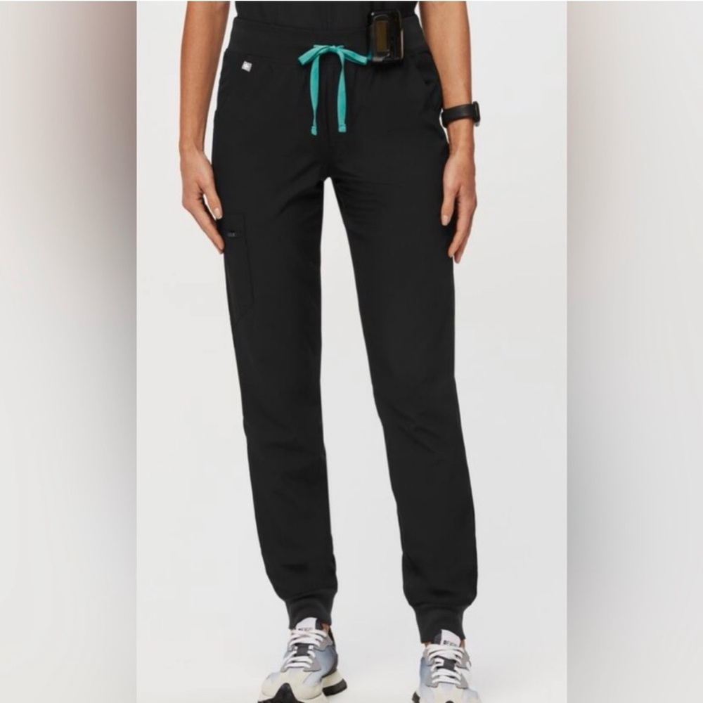 Fig’s Black FREEx™ Lined Zamora™ High Waisted - Jogger Scrub Pants - Black